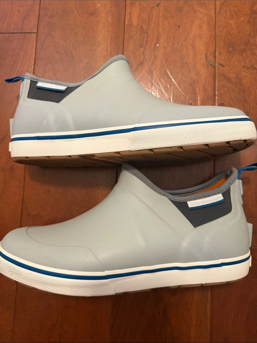 Grundéns Men's Light Gray Boat Shoes with Blue Heel Tab